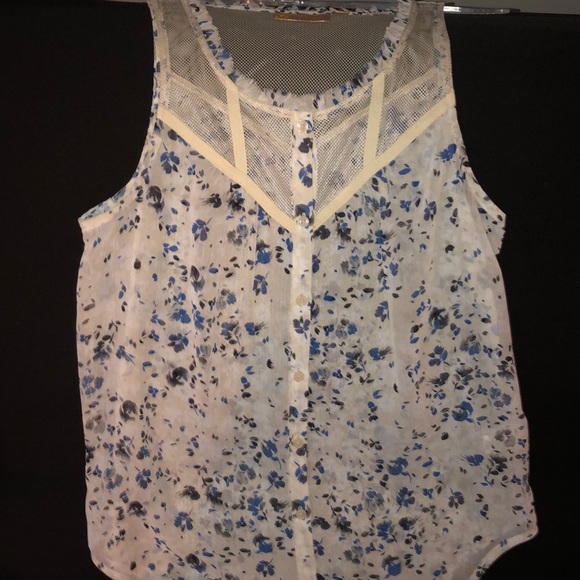 Floral tank - Picture 1 of 1